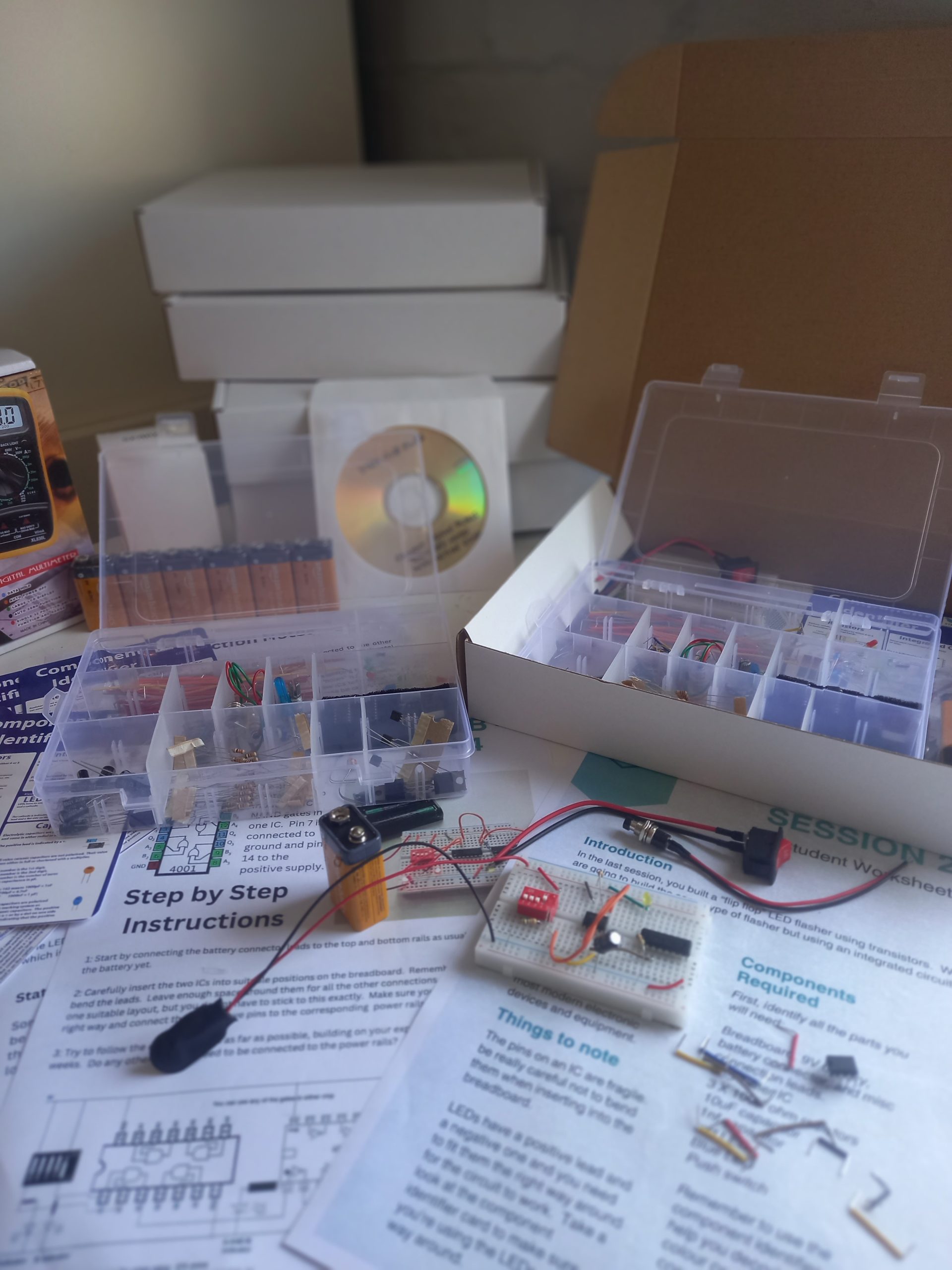 electronics CLUB kit contents